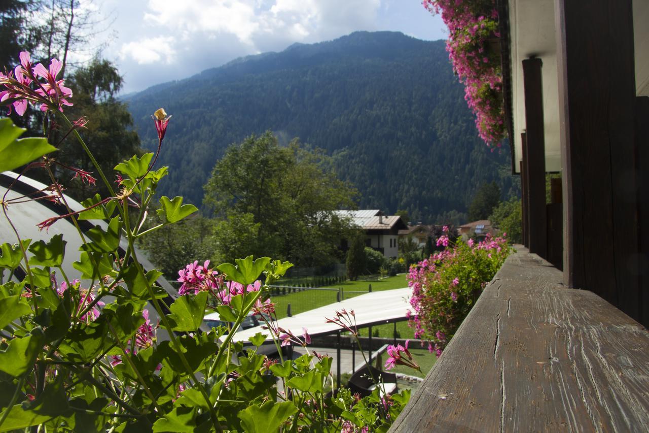 Hotel Lory Pinzolo Exteriör bild